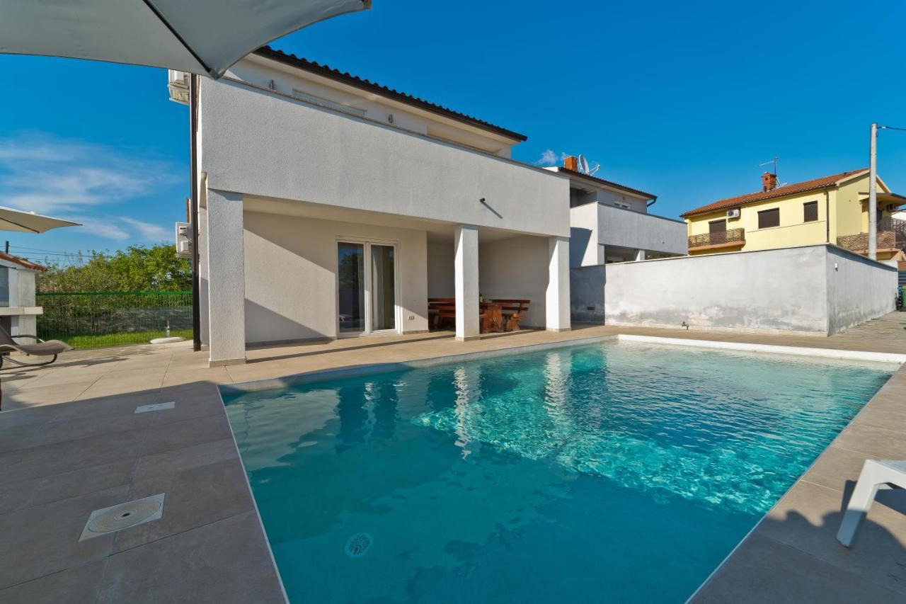 Villa Luka With Private Pool Near Pula Zewnętrze zdjęcie