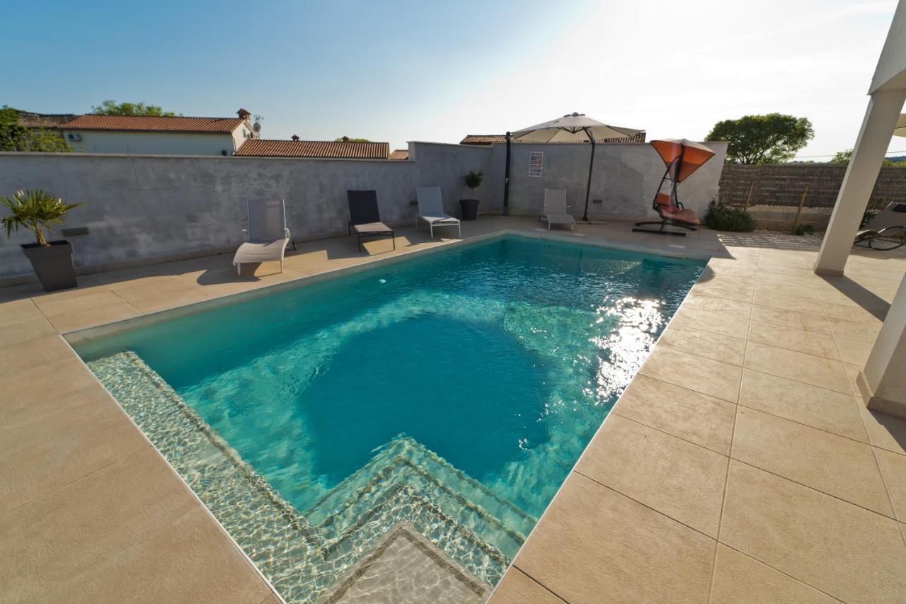 Villa Luka With Private Pool Near Pula Zewnętrze zdjęcie