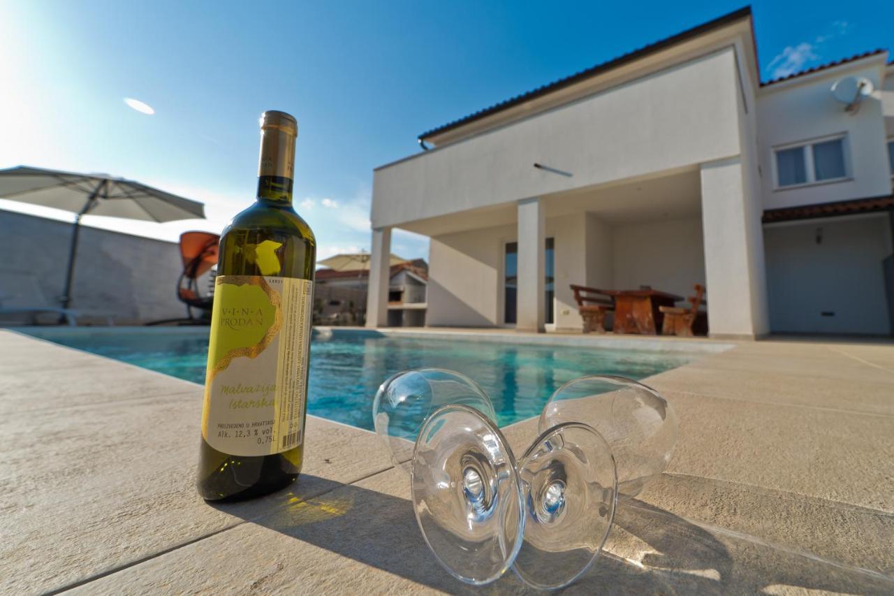 Villa Luka With Private Pool Near Pula Zewnętrze zdjęcie